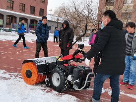 抚顺市第一中学扫雪机应用案例
